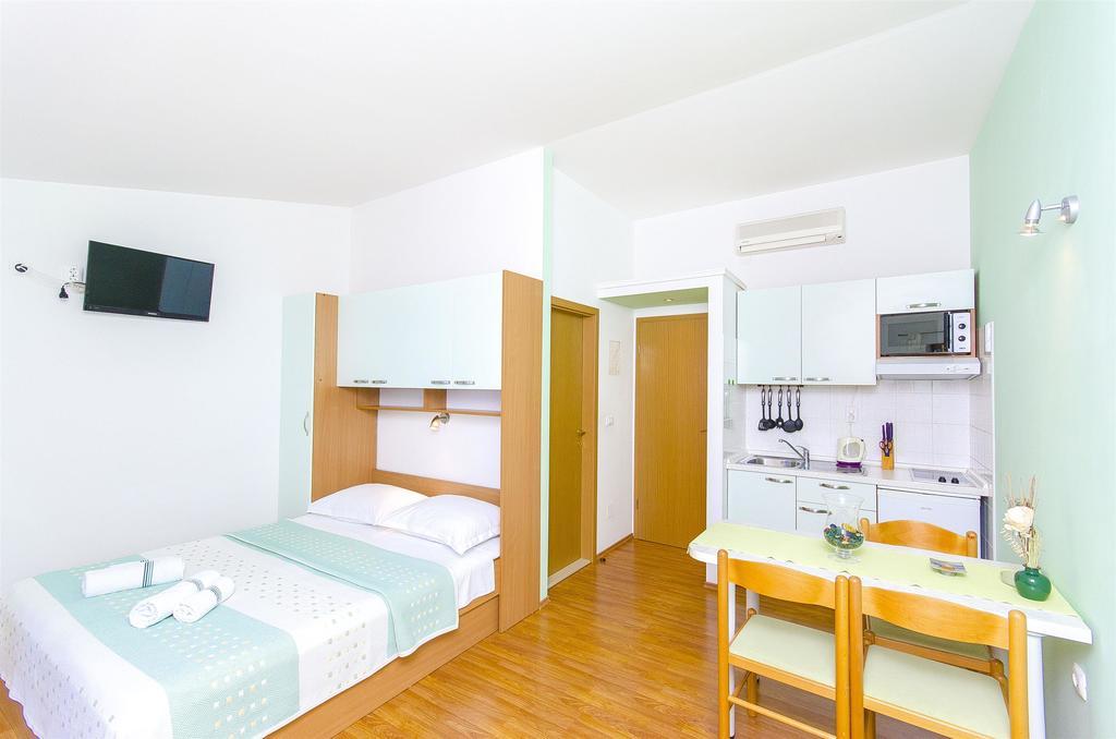 Apartments Kunac Podgora Exterior foto